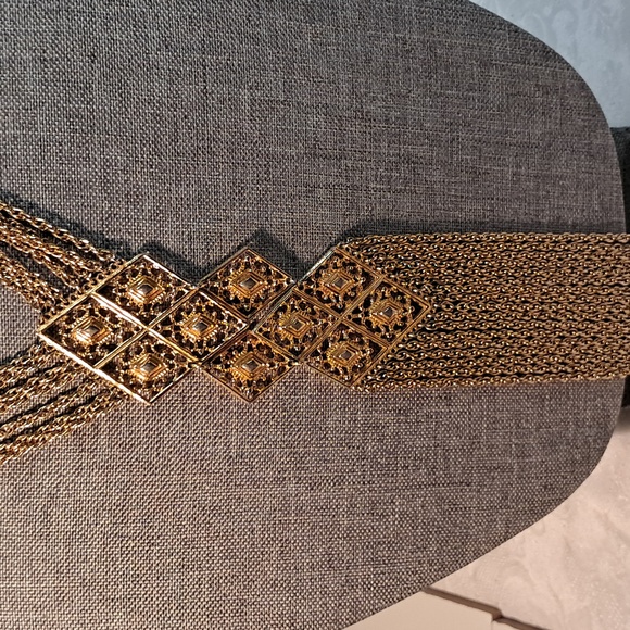 Goldette gold tone signed statement necklace - Picture 2 of 5